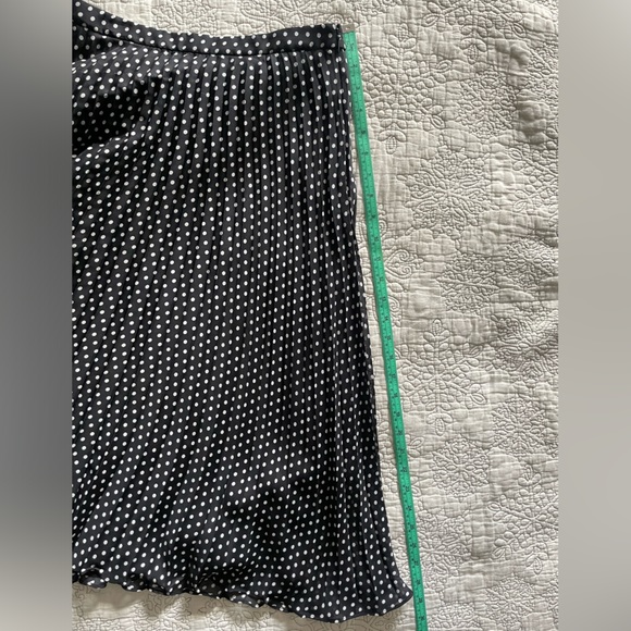 LOFT Pleated Skirt - Black and White Polka Dots, Size 2 - Picture 3 of 5